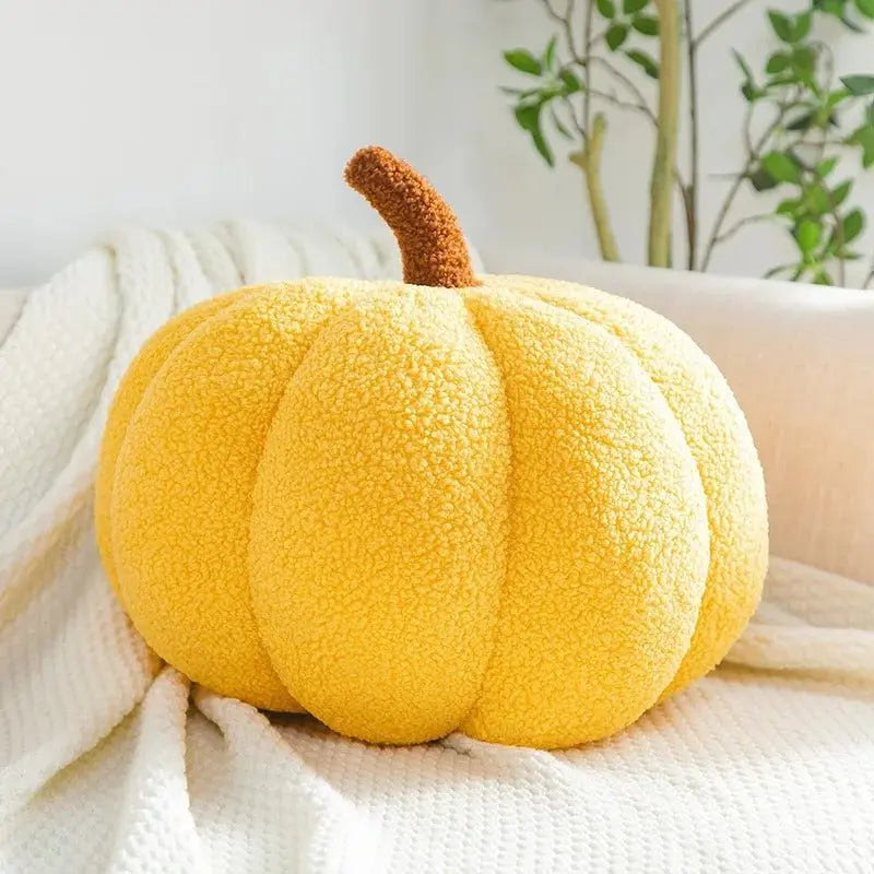 "Coussin citrouille jaune texture sherpa vue détaillée pour décoration automnale"