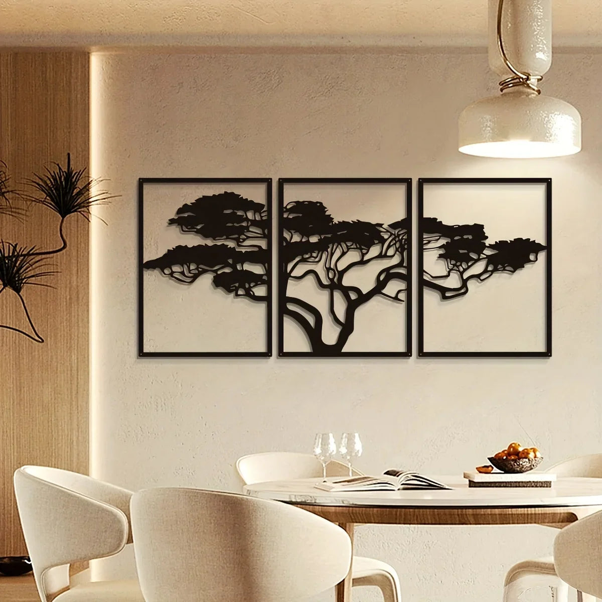 Décoration murale arbre de vie en trois panneaux métalliques noirs.