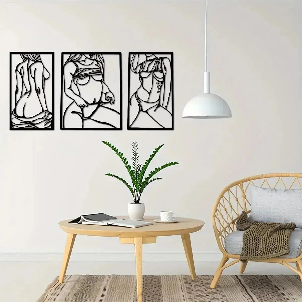 "Decors mural metal abstrait en forme de silhouette féminine assise, design moderne."