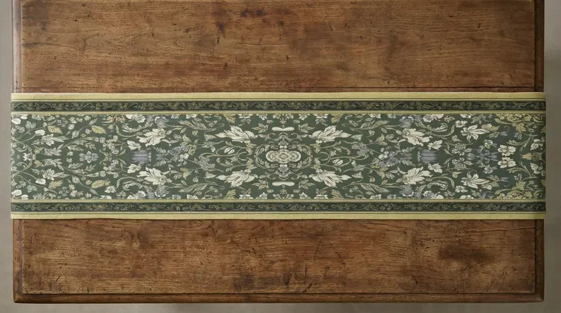 Chemin de table floral et champêtre de Mafrenesiedecoration avec motif imprimé floral romantique, parfait pour la décoration de table.