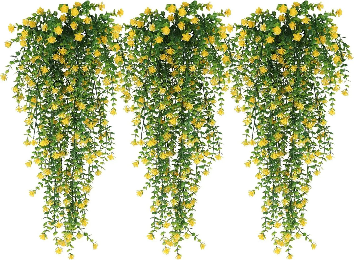 Les Plantes artificielles tombantes-Cascade Bohème présentent trois plantes artificielles suspendues luxuriantes avec de petites fleurs jaunes denses, drapées magnifiquement sur un fond blanc pour un décor végétal vibrant et en cascade.