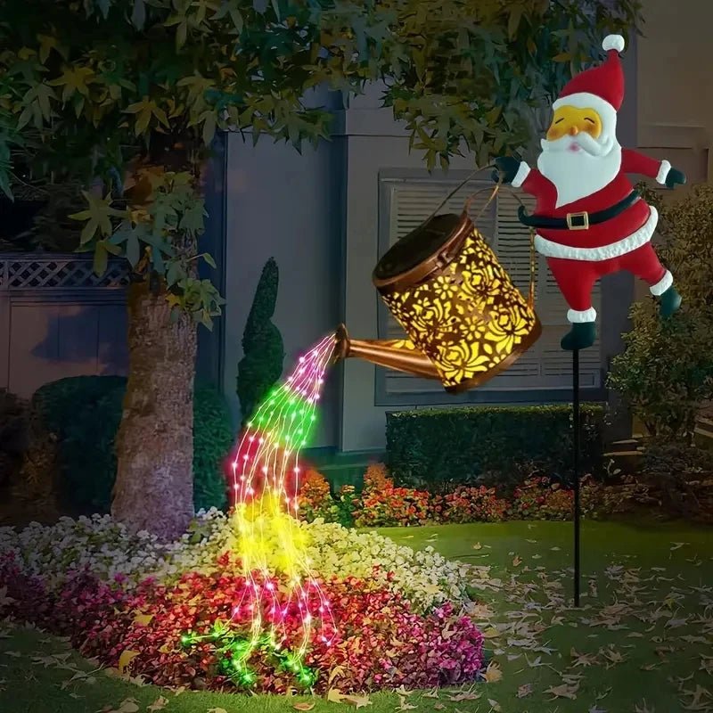 Père Noël solaire arrosoir LED cascade, décoration de jardin Noël avec éclairage IP65, design festif et lumineux.