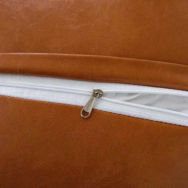 "Coussin marron cuir synthétique fermeture éclair discrète qualité"