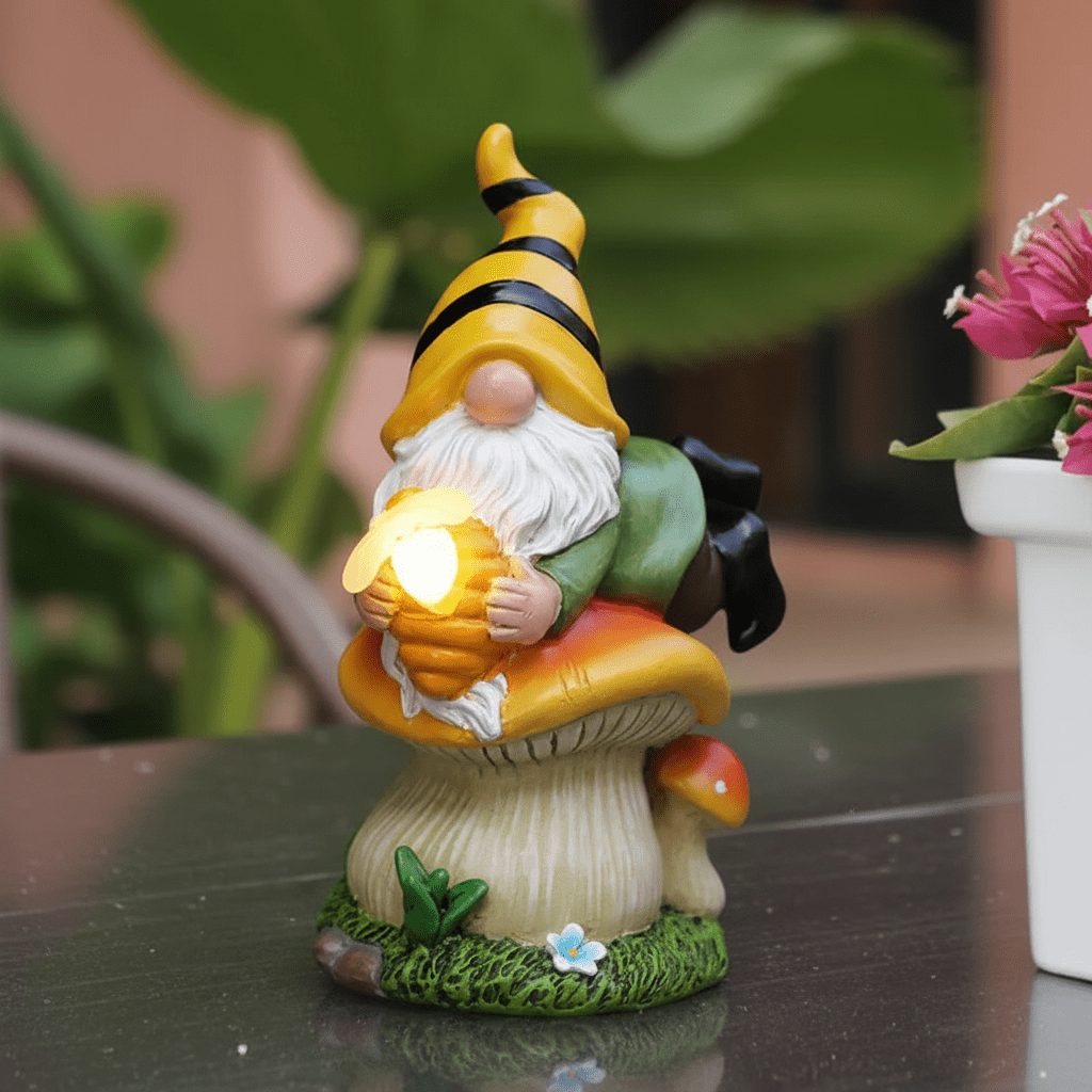 Grand nain de jardin détail champignon pot miel lumineux qualité résine