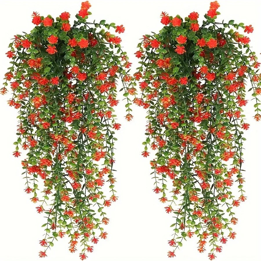Deux Plantes artificielles tombante-Cascade Bohème aux feuilles vertes luxuriantes et aux grappes de fleurs rouge-orange sont disposées côte à côte sur un fond blanc, créant un décor végétal luxuriant et une atmosphère apaisante.