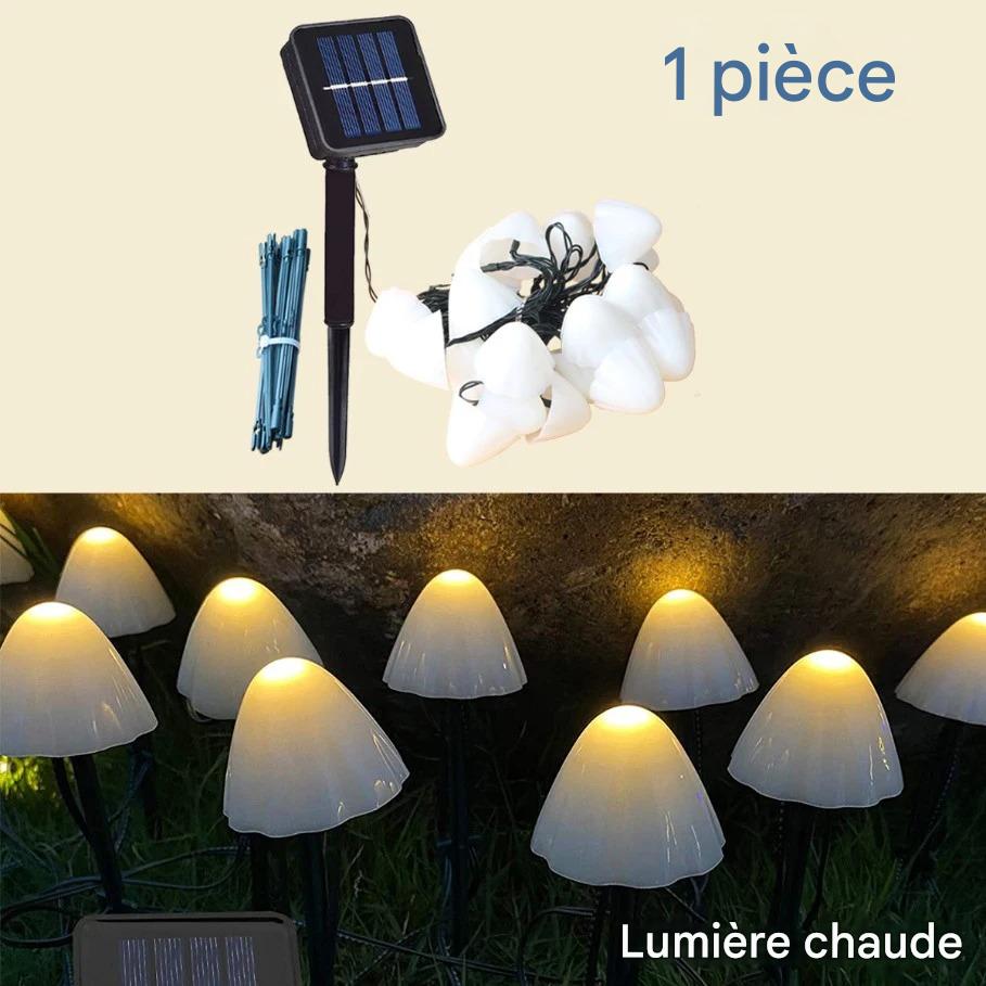 Les guirlandes solaires extérieur-champignon, Nuit Lumineuse, illuminent doucement les jardins de leur douce lueur. Ces guirlandes solaires en forme de champignon se fixent sur des piquets verts et exploitent l'énergie solaire. Le pack comprend plusieurs champignons ; le texte indique « 1 pièce » et « Lumière chaude ».