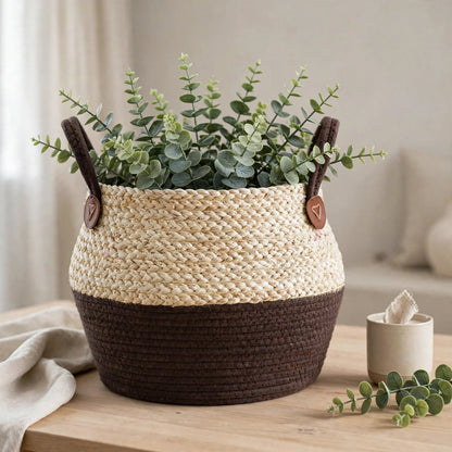 Cache-pot en rotin à base brun foncé avec plante artificielle eucalyptus - cadeau élégant et pratique, carton protège le tressage