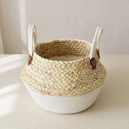 Cache-pot en rotin tressé beige à base en corde blanche et anses blanches, vide - idée cadeau maison élégant
