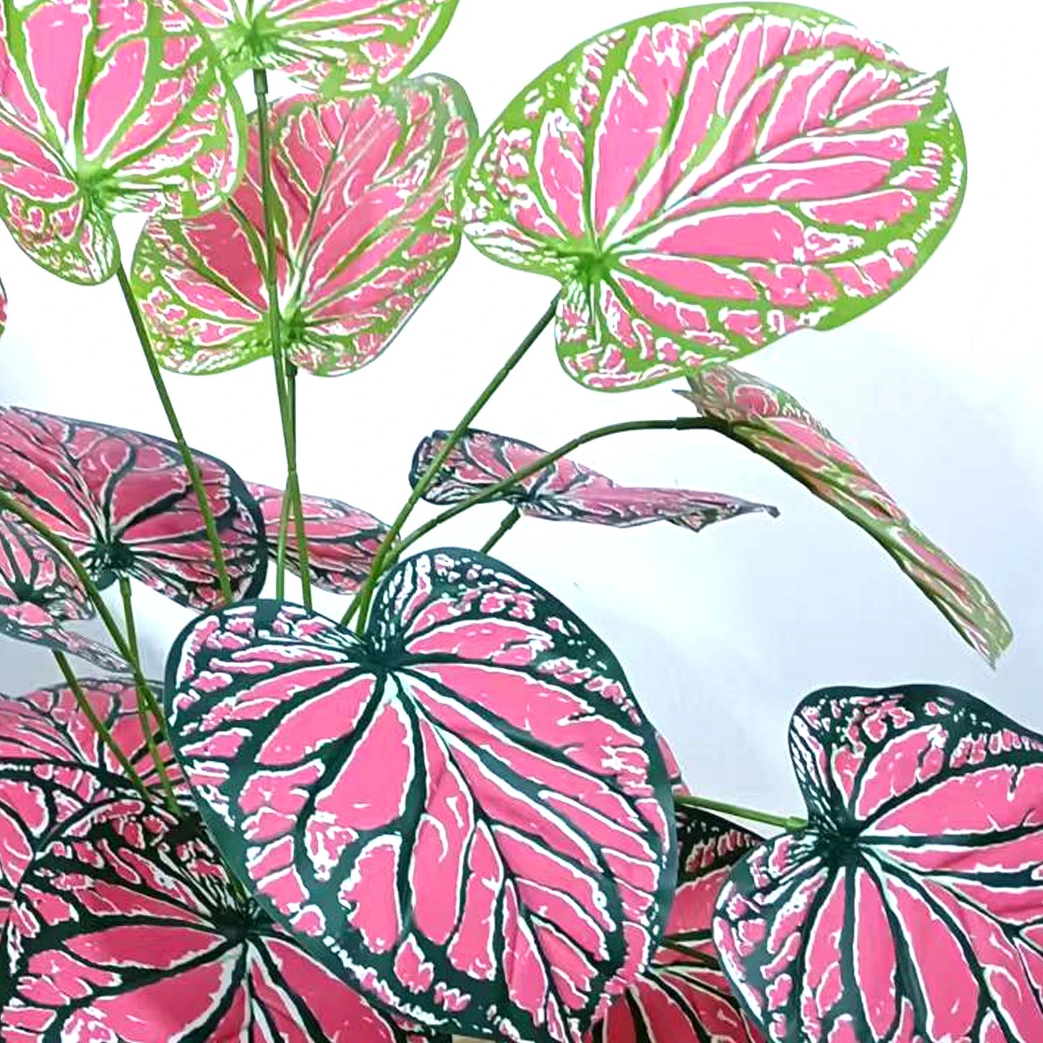  "Feuilles roses et vertes vibrantes, plante artificielle balcon décorative."