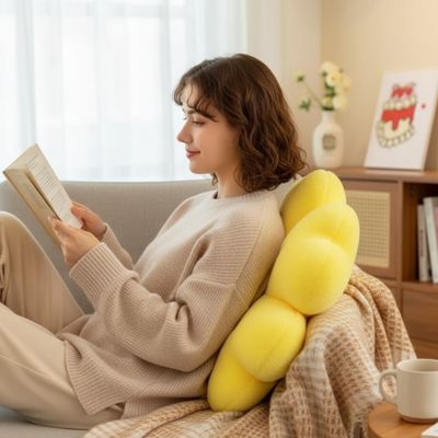 Coussin fleur marguerite en peluche courte disponible en différentes couleurs
