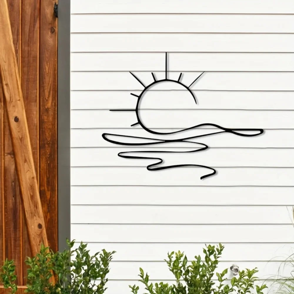 Decoration murale extérieure en métal noir, soleil et vagues stylisés.