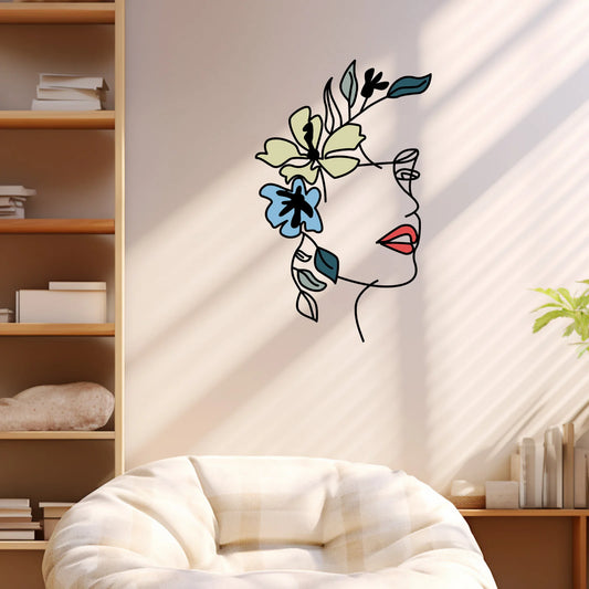 Decoration Murale pour Salon Visage féminin stylisé, fleurs pastel, lumière naturelle, ambiance sereine.