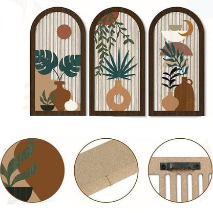 Trois panneaux de decoration murale bois avec motifs végétaux abstraits et tons terreux.
