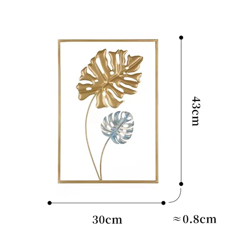 Élégante decoration murale métallique feuilles monstera dorées et argentées encadrées, style tropical moderne.