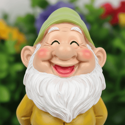 Gros plan nain de jardin rigolo détails barbe sourire