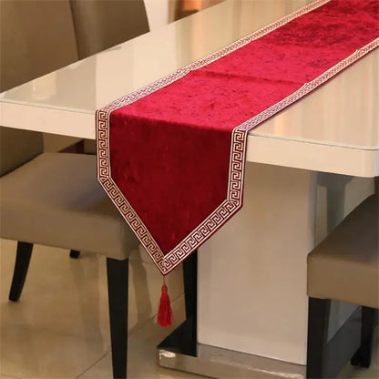 Chemin de table noir velours texture profonde décoration intérieure