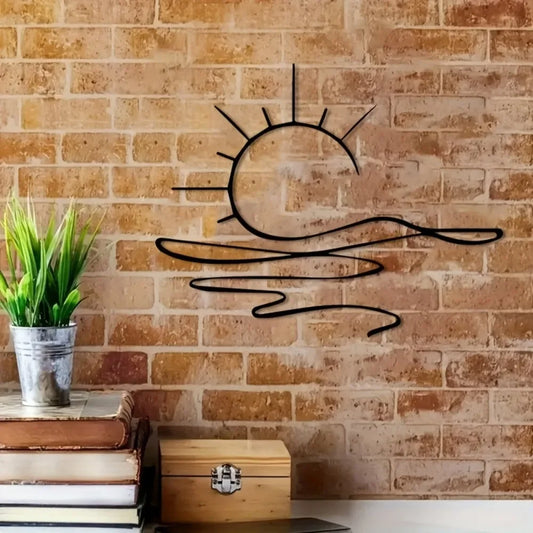 Decoration murale extérieure en métal soleil et vagues stylisées.