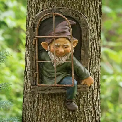 Installation décoration jardin gnome marron résine tronc arbre système fixation simple rapide sans outils jardin familial