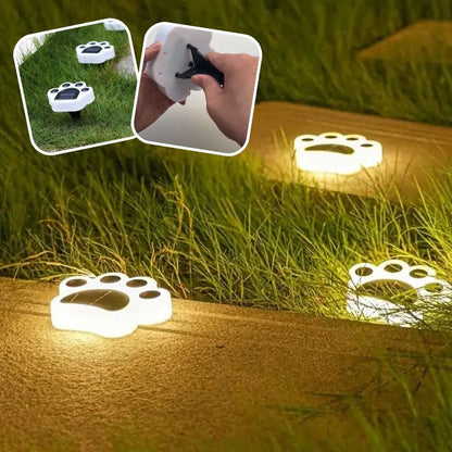 Des lampes Griffe de chat lumineuses ornent lherbe, avec un encart représentant une personne plaçant une batterie dans la base de ces Lampes jardins solaires.