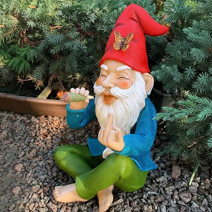 Nain de jardin doigt d'honneur fumeur détail visage expression espiègle provocatrice