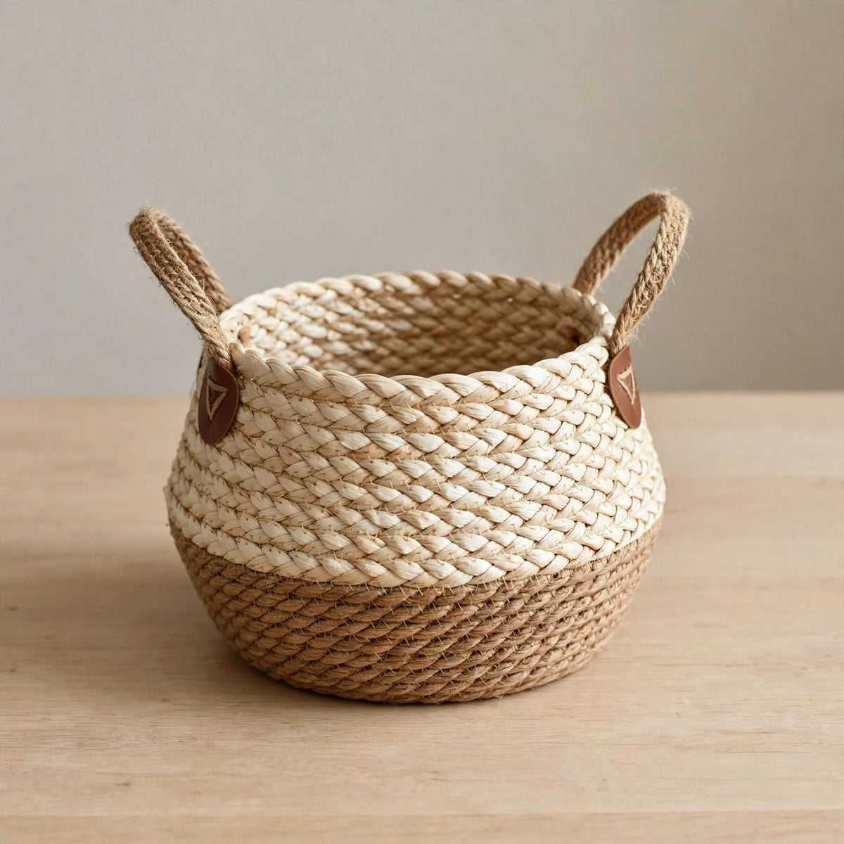 Petit cache-pot en rotin beige à base en jute naturel 18x21cm, vide - petit modèle collection