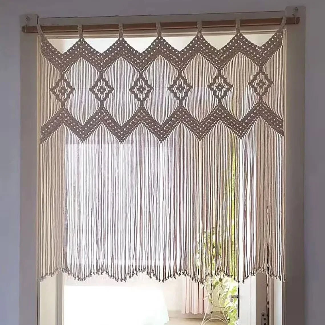 Rideaux en macramé Trame Dorée, style bohème chic, coton naturel, tissage artisanal doré