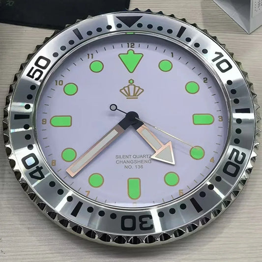 Horloge murale design métal argent cadran lumineux phosphorescent nuit chambre élégante