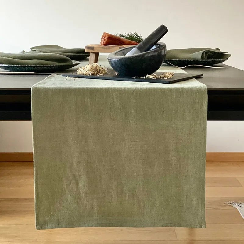 Chemin de table lin lavé vert sauge 40x180cm table familiale