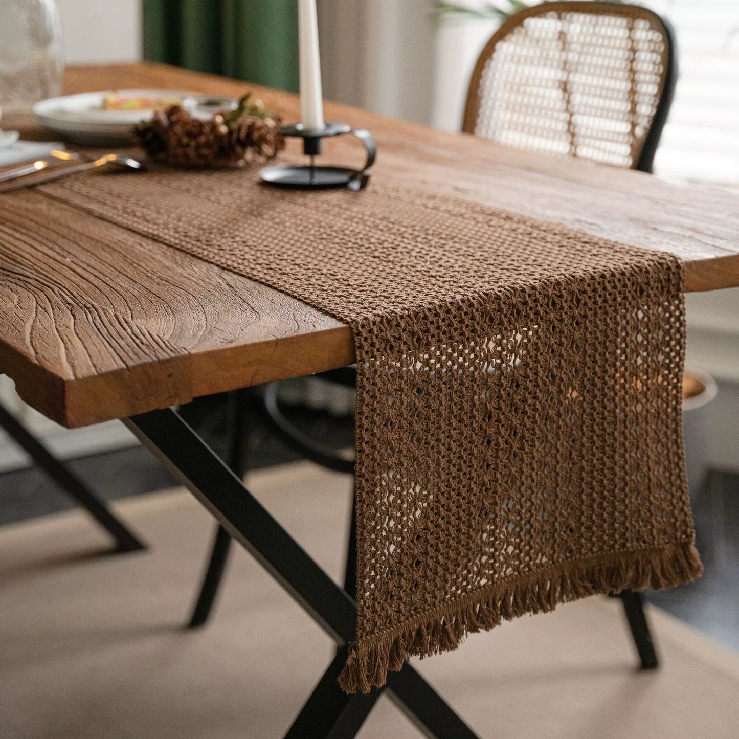 Chemin de table crochet brun tabac lin artisanal texture ajourée