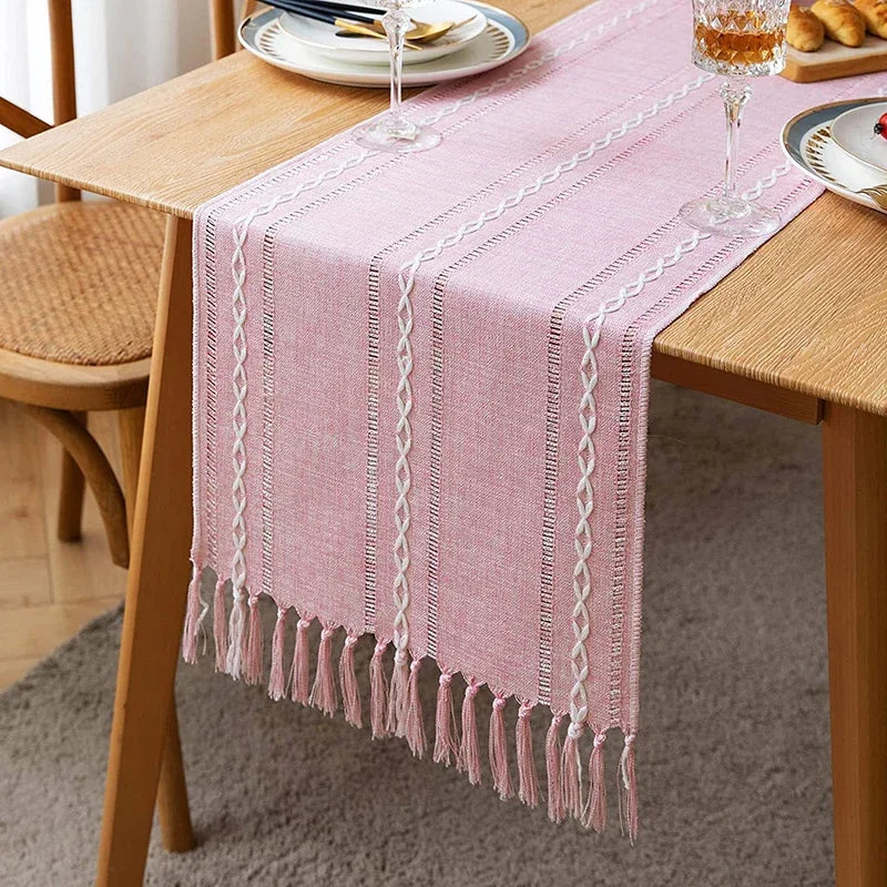 Chemin de table rose brodé coton lin mariage romantique élégant