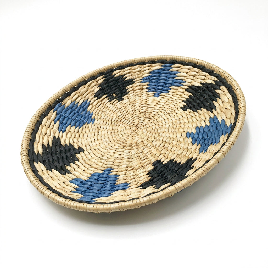 Disque mural tressé naturel, motifs bleus et noirs