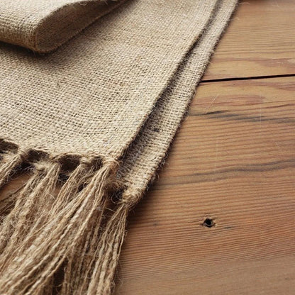 Chemin de table jute naturel franges détail artisanal texture