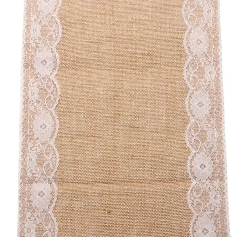 Chemin de table jute dentelle blanche ambiance romantique bougies