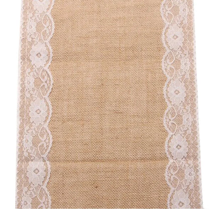 Chemin de table jute dentelle blanche ambiance romantique bougies