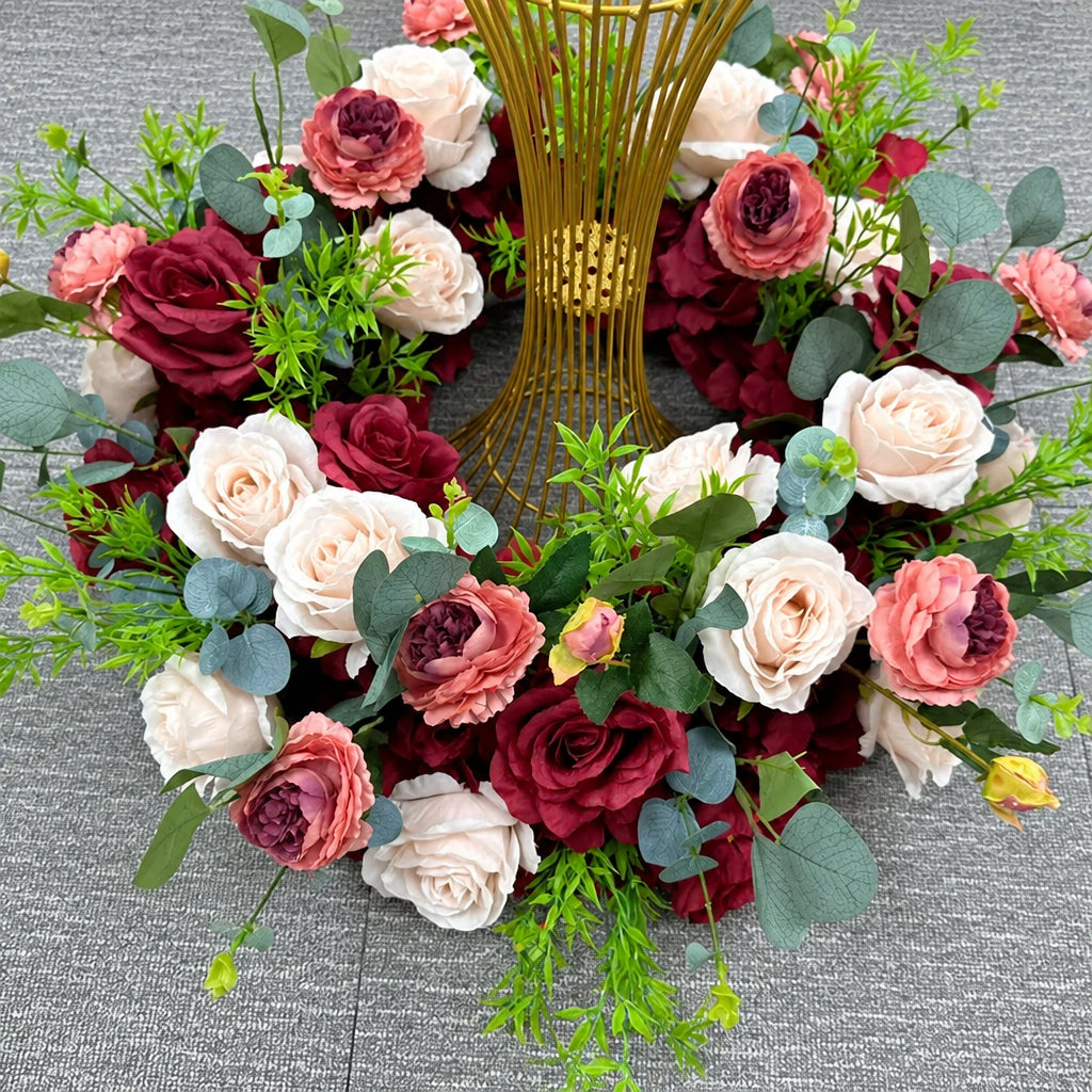 Couronne de fleurs artificielles bordeaux et rose pâle avec eucalyptus