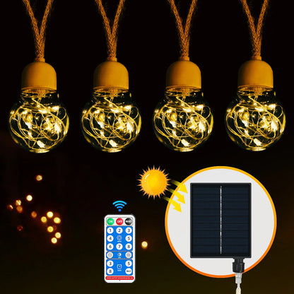 Les guirlandes solaires dextérieur EcoLume comprennent quatre guirlandes lumineuses suspendues aux teintes chaudes. Elles sont dotées dune télécommande multifonctionnelle et dun panneau solaire avec des icônes solaires, mettant en valeur sa capacité de charge solaire. Avec une protection IP44, elle est conçue pour une durabilité extérieure améliorée.