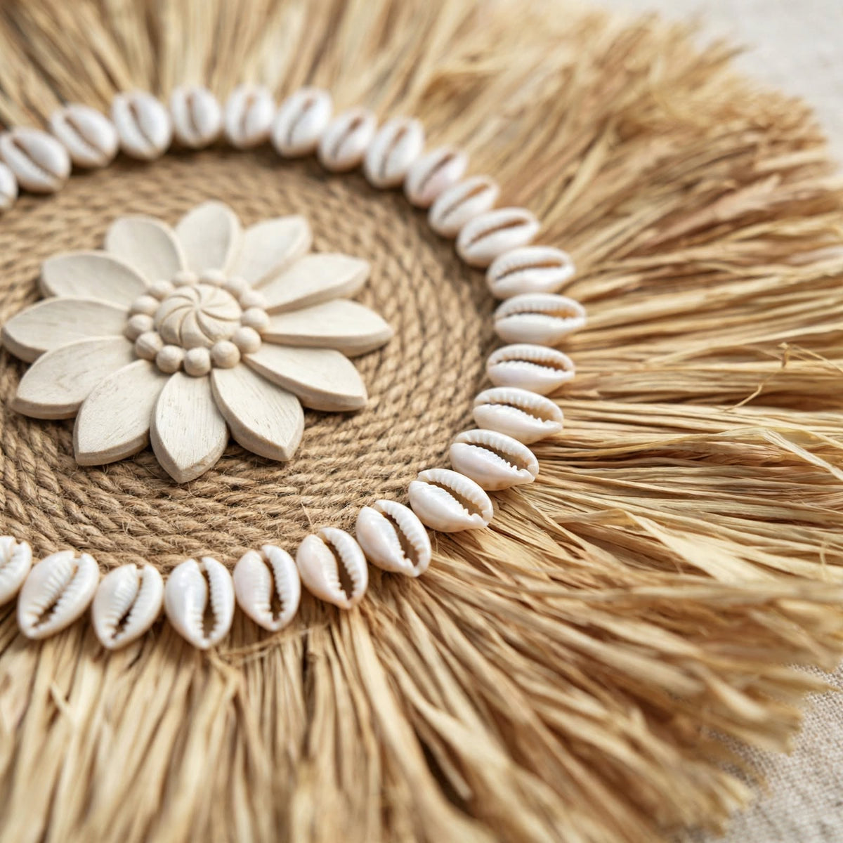Décoration murale raphia — Rosaces tissées 30 cm