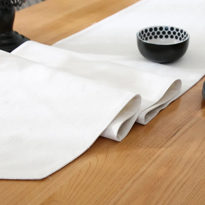 Chemin de table noir pompons coton 33x180cm table minimaliste