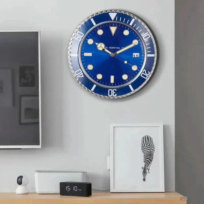Horloge murale en fer forgé de 30cm avec cadran lumineux phosphorescent, silencieuse, 6 coloris, design original en métal.