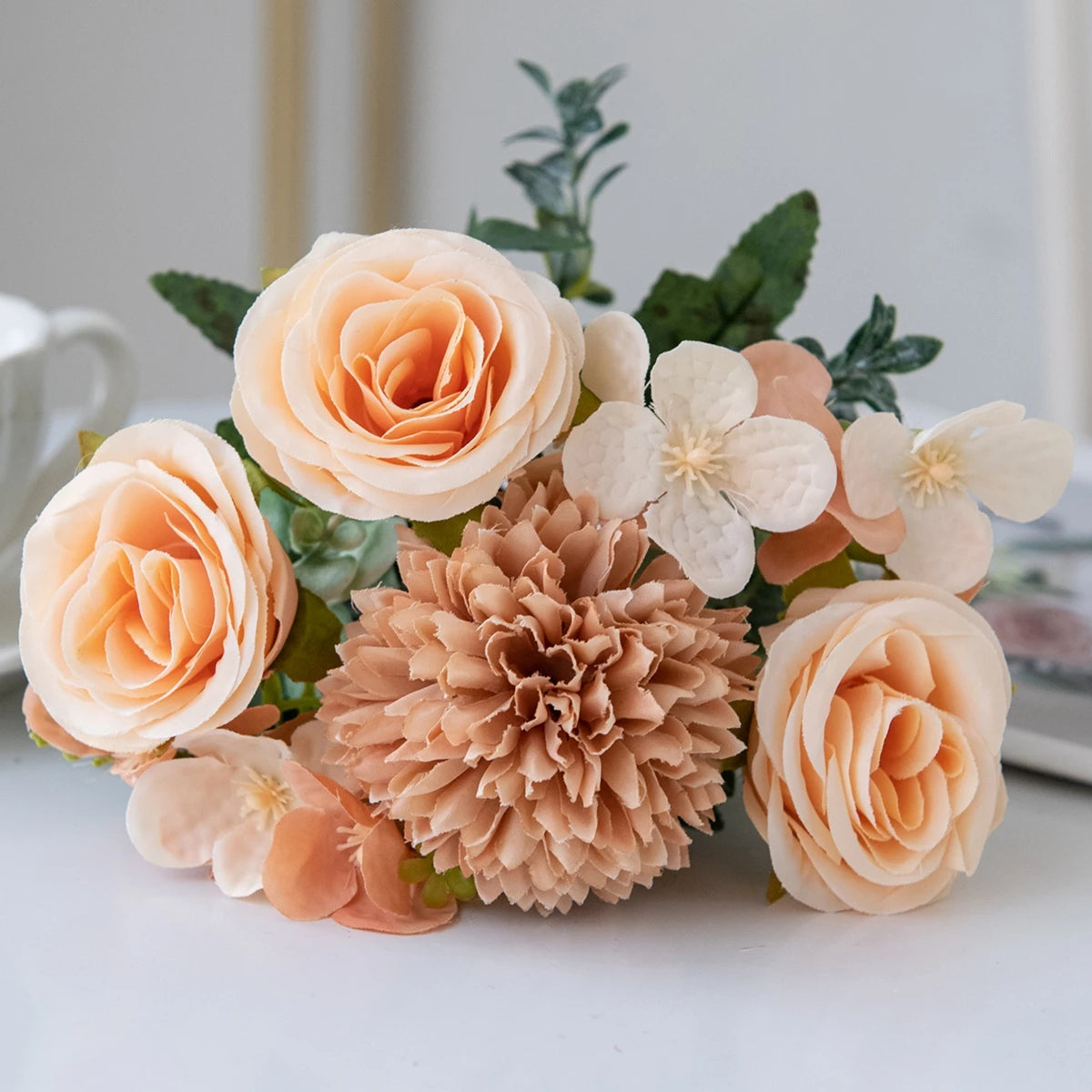 Bouquet de fleurs artificielles pêche avec dahlias et roses