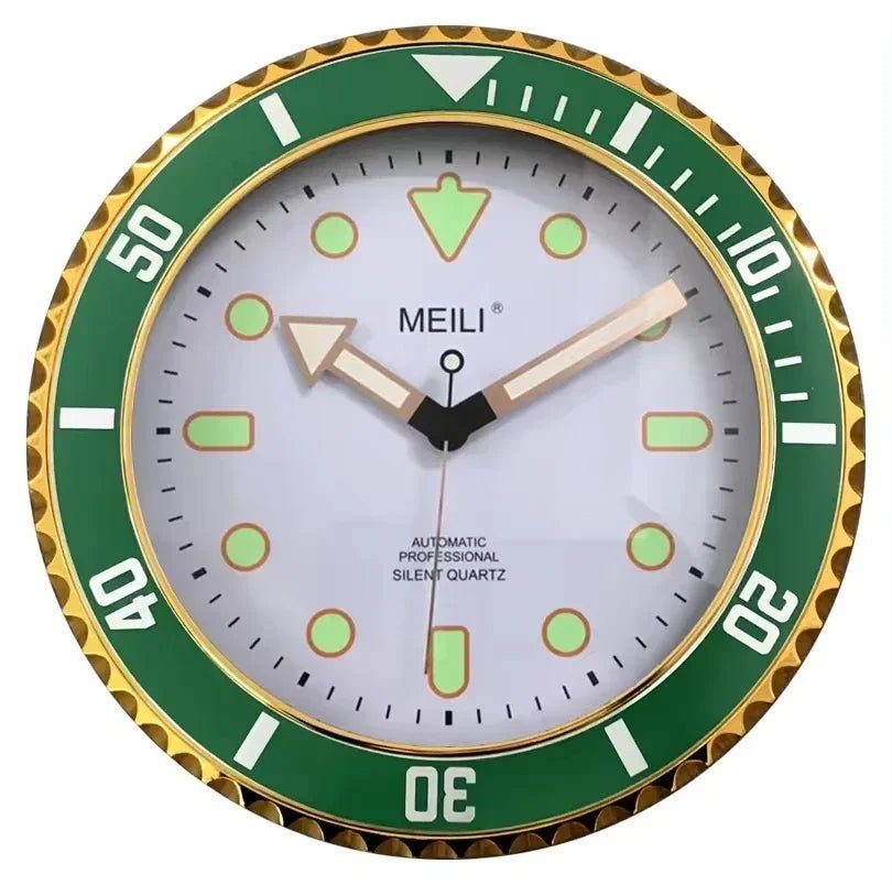 Horloge murale en métal original avec cadran lumineux phosphorescent, silencieuse, 30cm, disponible en 6 coloris, de Mafrenesiedecoration.
