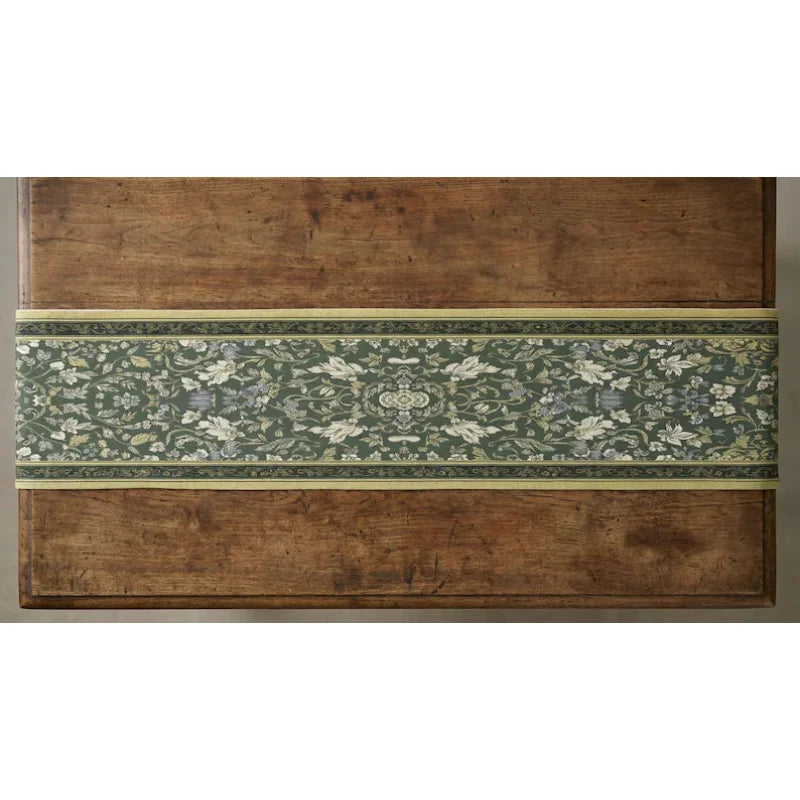 Chemin de table floral Mafrenesiedecoration avec imprimé champêtre et romantique, décoré de motifs floraux colorés.