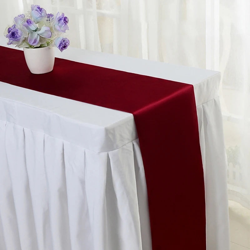 Chemin de table en satin doré de Mafrenesiedecoration, idéal pour mariage et fêtes, présenté en 20 couleurs élégantes.