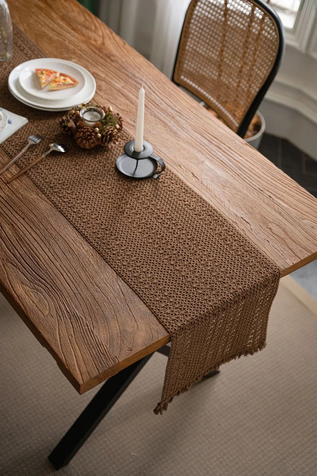 Chemin de table lin crochet brun tabac franges bohème artisanal