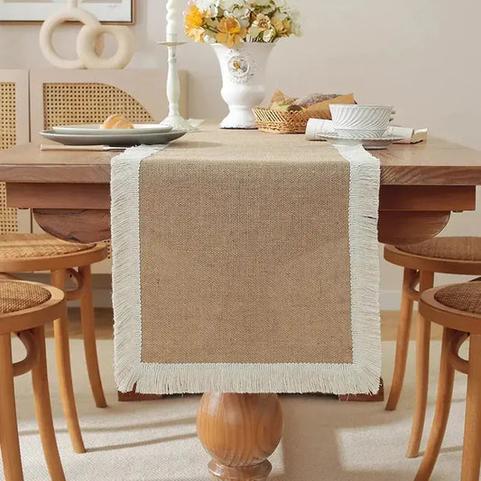Chemin de table jute naturel bordure blanche franges mariage champêtre table bois