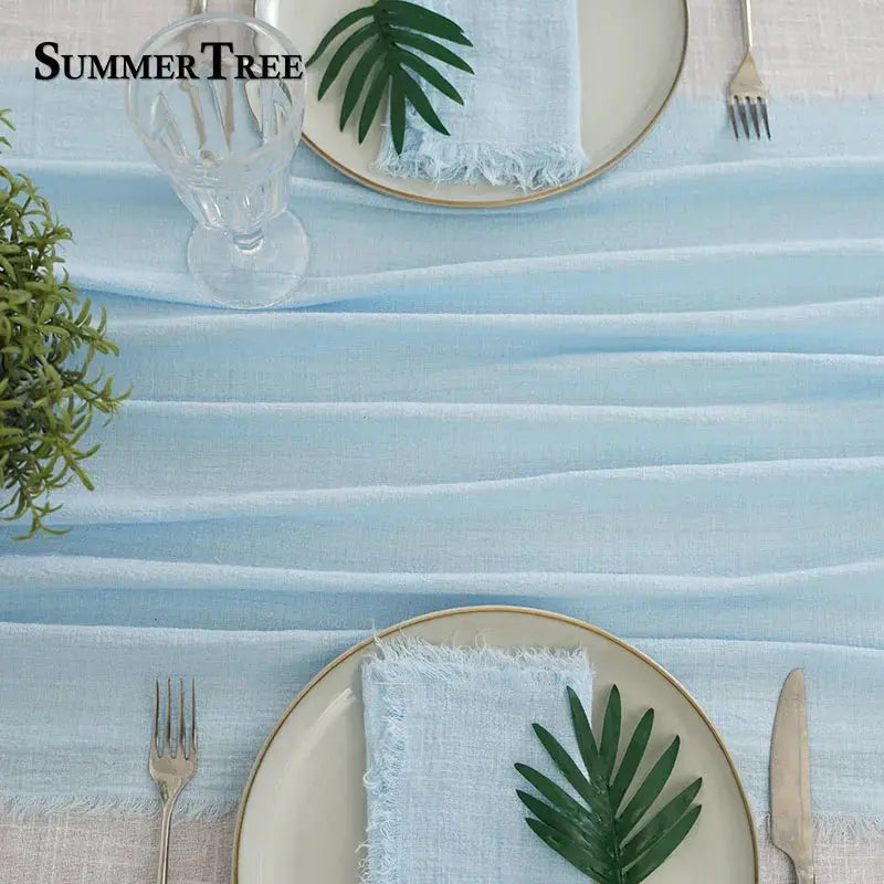Chemin de table en gaze de coton Mafrenesiedecoration, texture légère et bohème, parfait pour mariage et table festive.