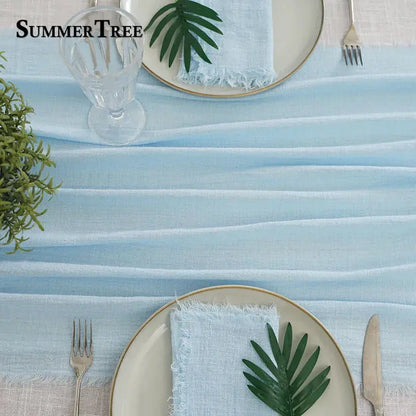 Chemin de table en gaze de coton Mafrenesiedecoration, texture légère et bohème, parfait pour mariage et table festive.