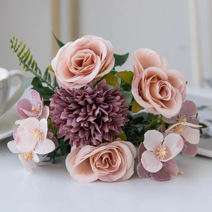 Bouquet de fleurs artificielles prune avec dahlias et hortensias