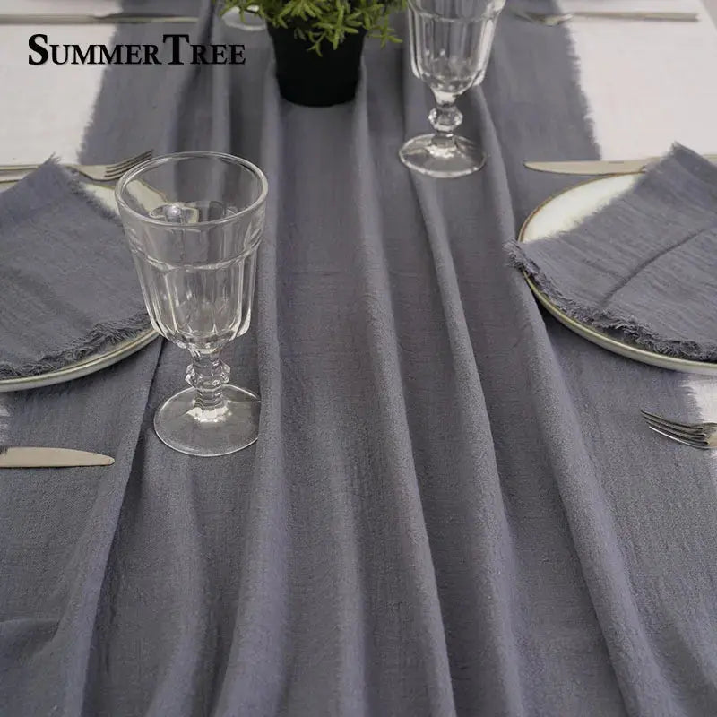 Chemin de table en gaze de coton Mafrenesiedecoration, léger et texturé, idéal pour mariage et table festive bohème.