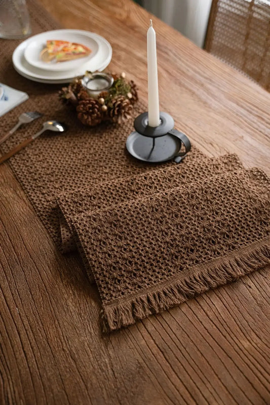 Chemin de table lin macramé vert marron franges tissées main détail